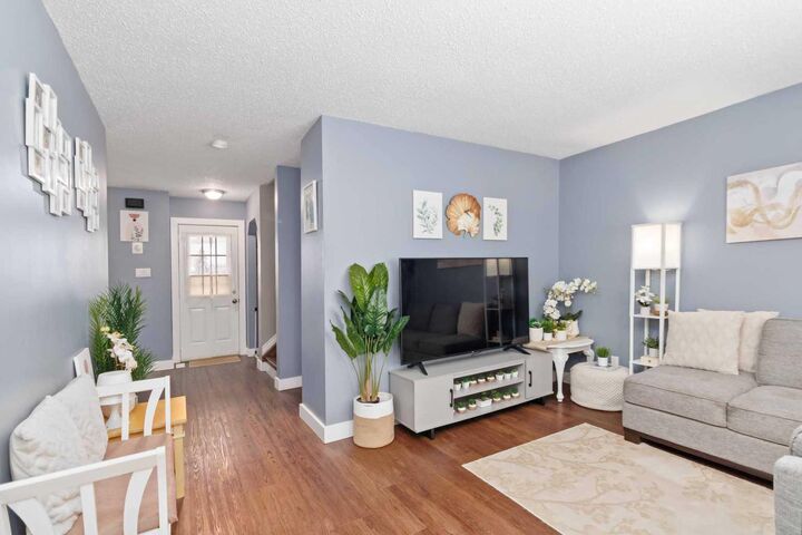 Photo de la propriété:  109 Ross Street  AB T9K 1B3 