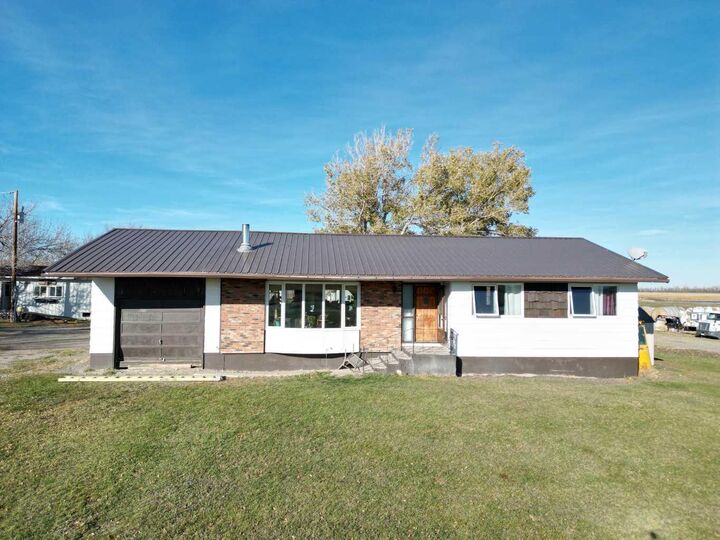 Property Photo:  275083 Twp Rd 41  AB T0K 1E0 