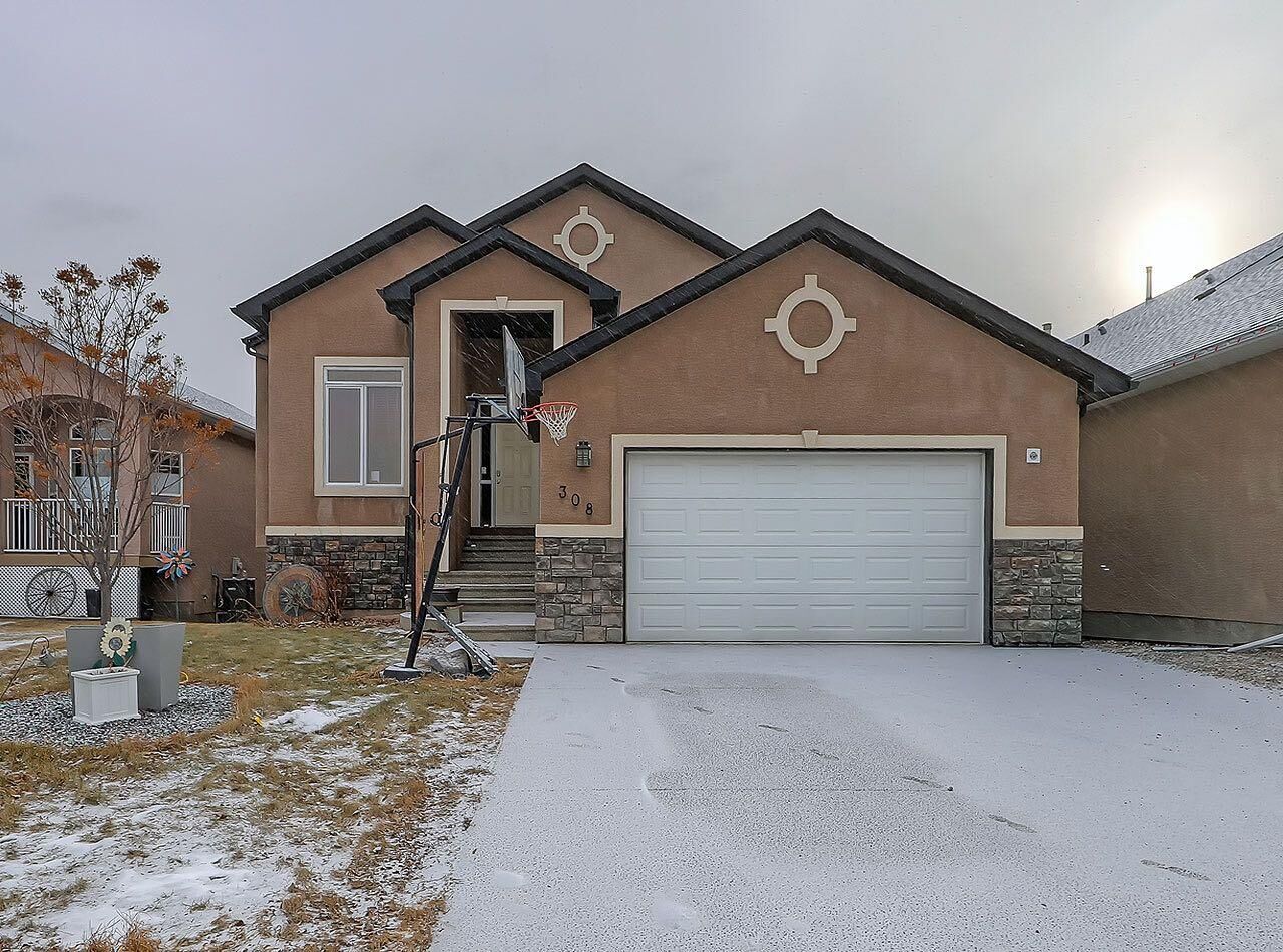 Property Photo:  308 Lineham Acres Drive NW  AB T1V 1W7 