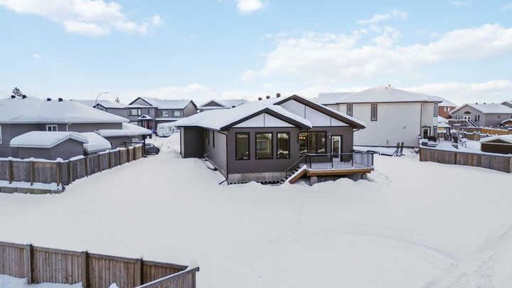 Photo de la propriété: 120 Beaconview Place AB T9H 2S6