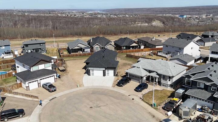 Property Photo:  120 Beaconview Place  AB T9H 2S6 
