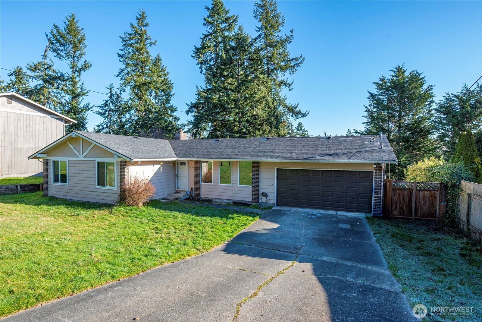 Property Photo:  2432  Hemenway Place  WA 98277 