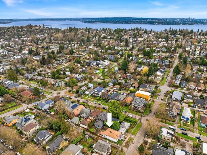 Property Photo:  2614 E Pike Street  WA 98122 