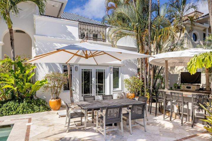 Property Photo:  166 Royal Palm Drive  FL 33301 