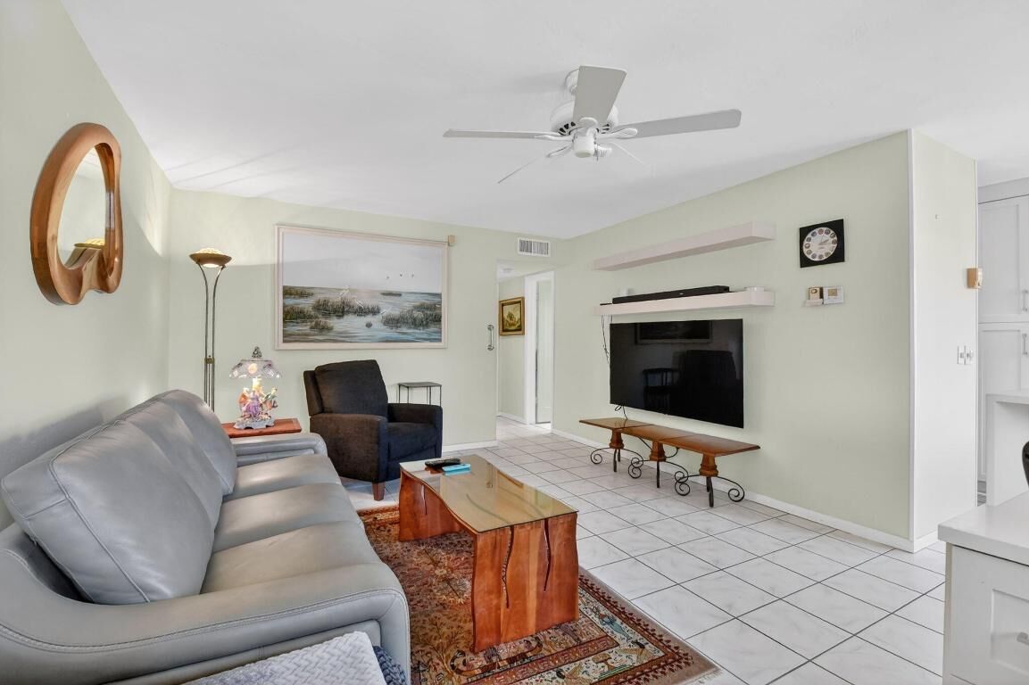 Property Photo:  3320 Lake Osborne Drive 102  FL 33461 