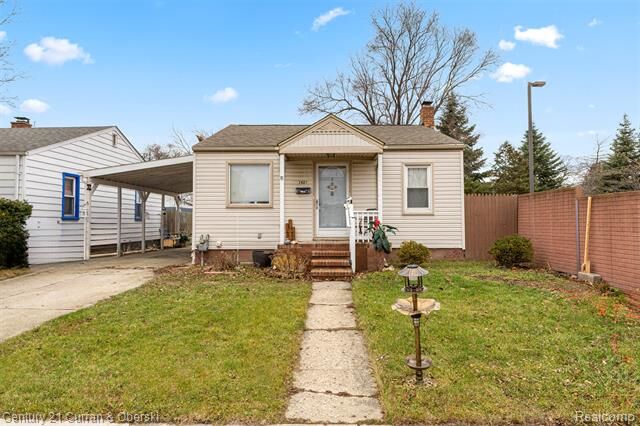 Property Photo: 1827 Cleophus Pkwy MI 48146