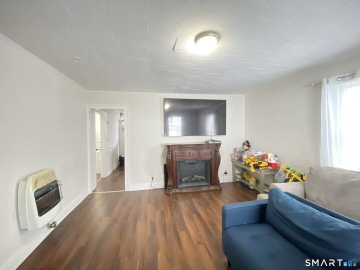 Property Photo:  70 Woodbine Street 2  CT 06790 