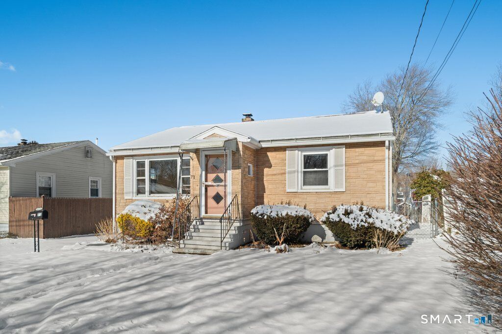 Property Photo:  71 Welland Avenue  CT 06708 