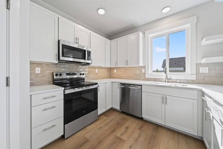 Property Photo:  6616 Desert Ridge Ln.  WA 99301 