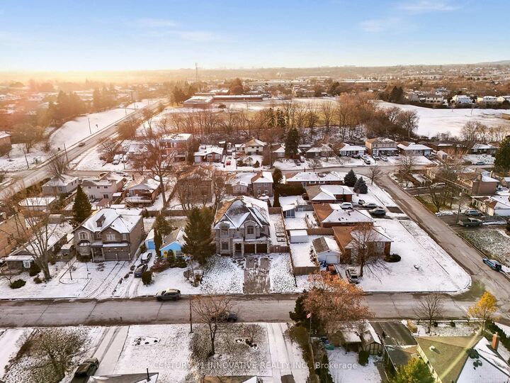 Property Photo:  752 Hillview Crescent  ON L1W 2S1 