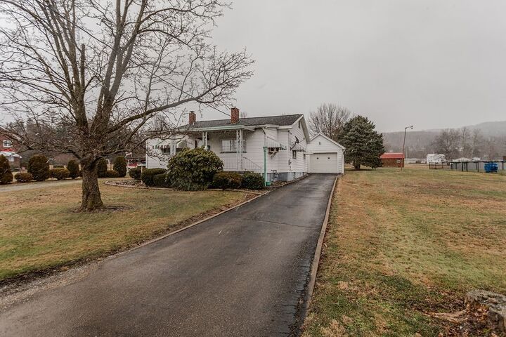 Property Photo:  9 Jordan Street  PA 15436 