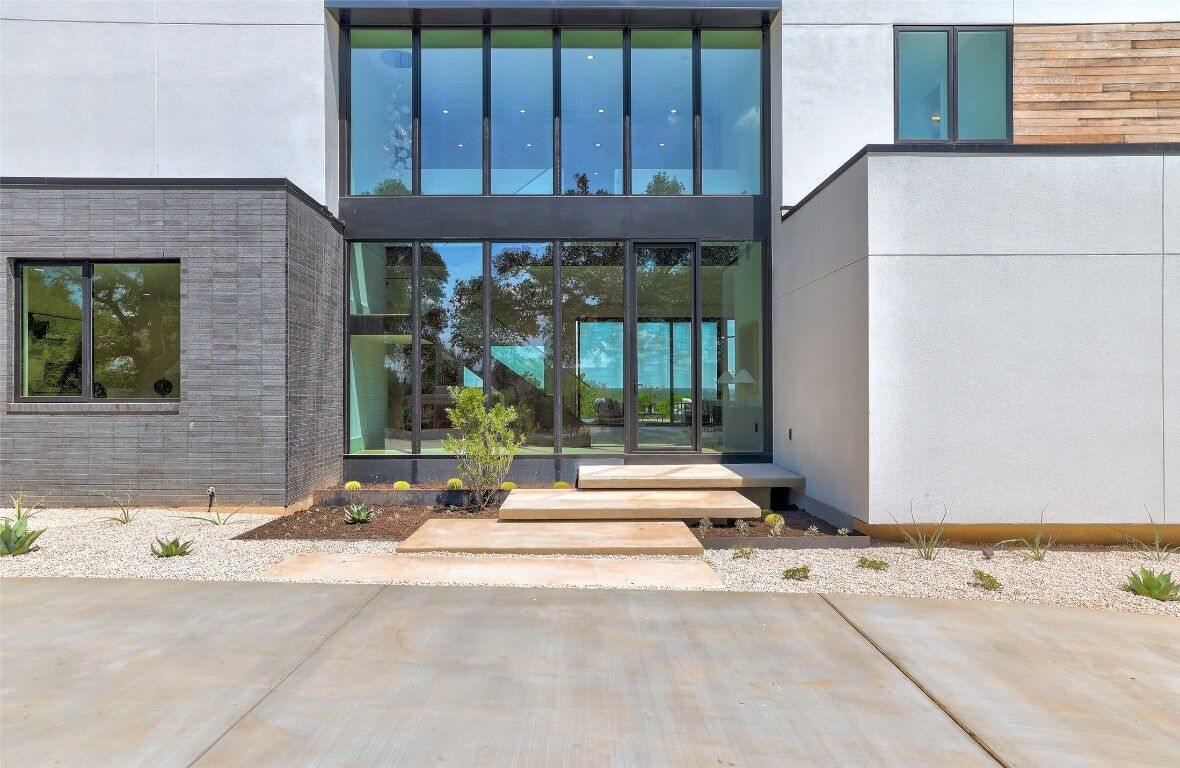 Property Photo: 2404 Camino Alto TX 78746