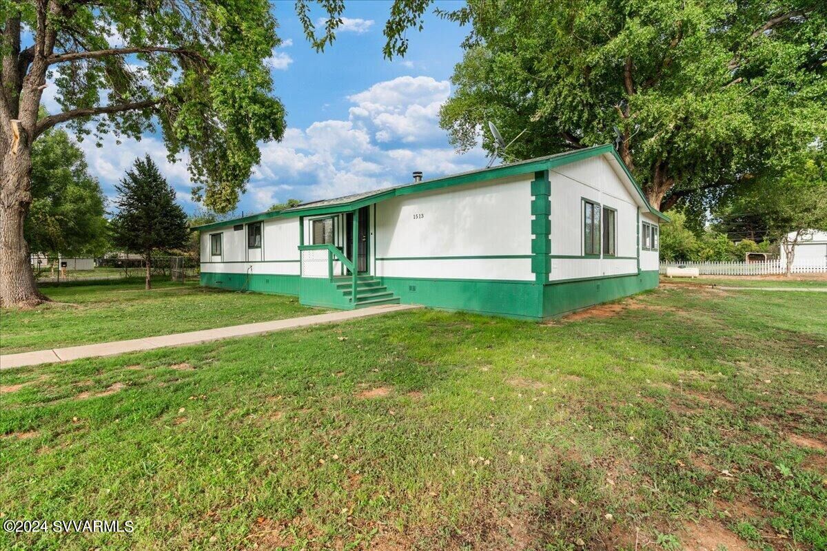 Property Photo: 1513 N Roundup Road AZ 86322