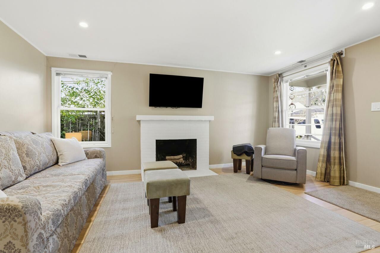 Property Photo:  41 Bretano Way  CA 94904 