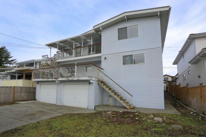Property Photo:  448 E 59th Avenue  BC V5X 1Y1 