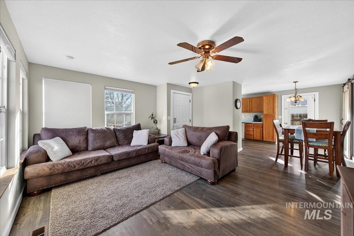 Property Photo:  611 NW 15th  ID 83642 