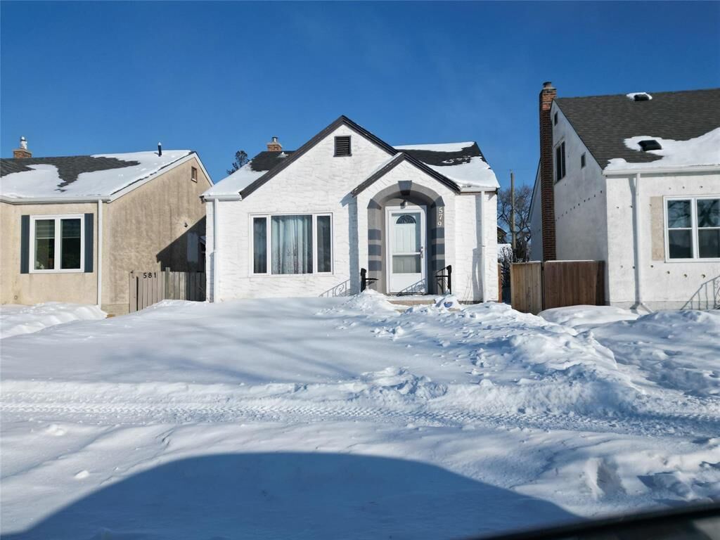 Property Photo:  579 Inkster Boulevard  MB R2W 0L1 