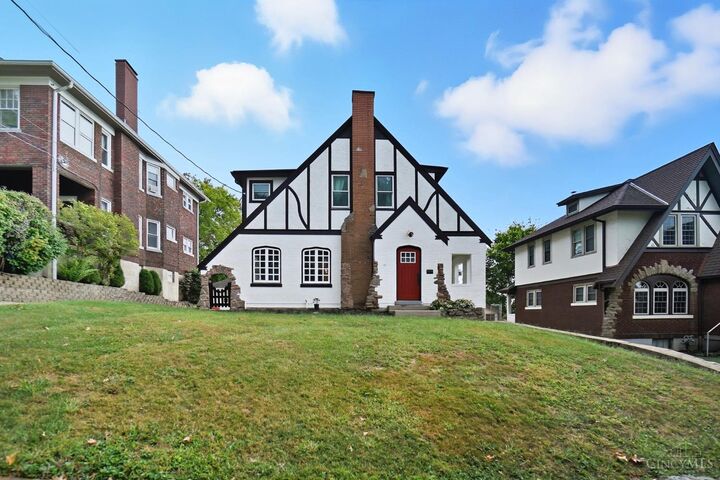 Property Photo:  2323 Sherwood Lane  OH 45212 