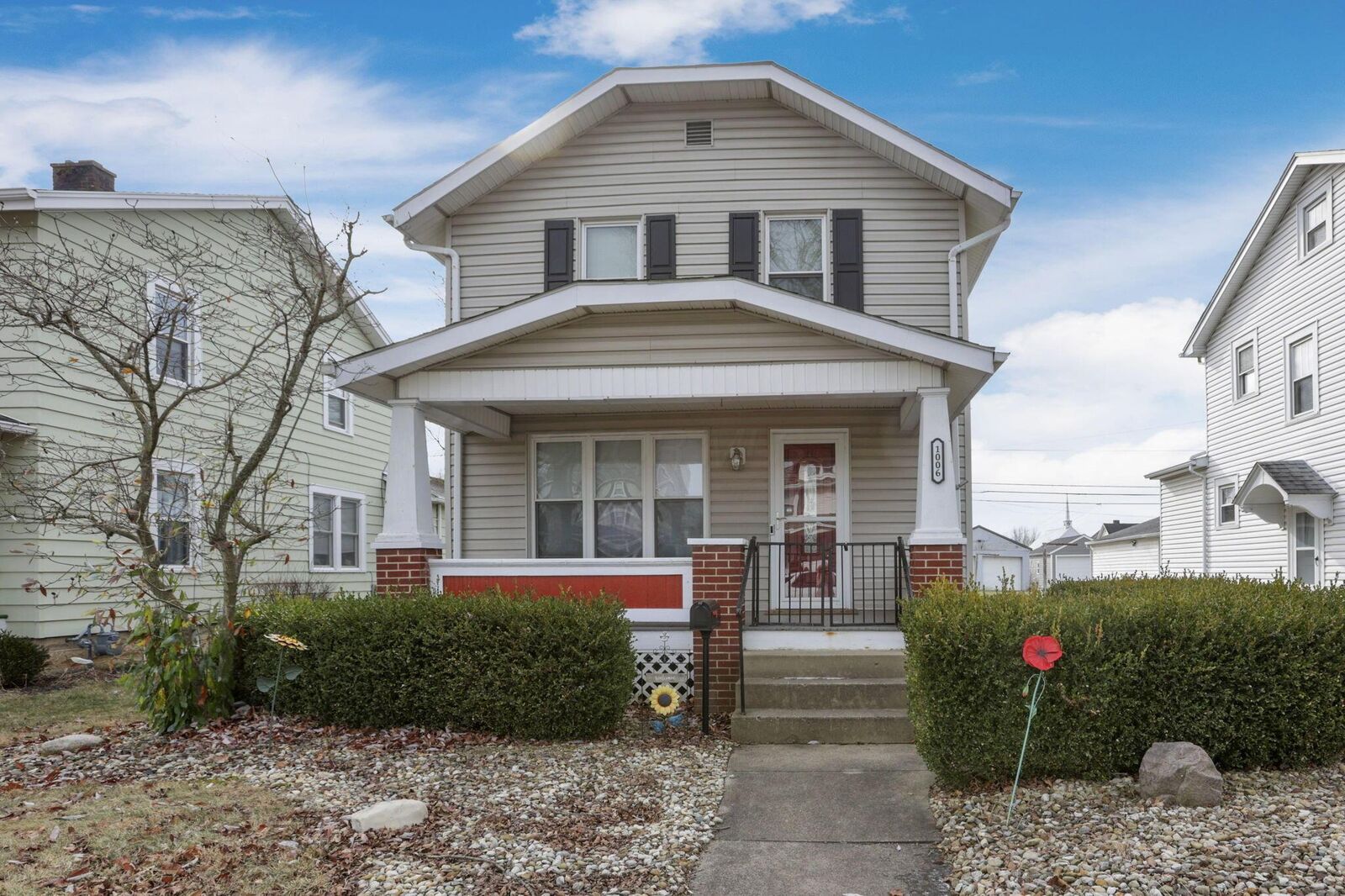 Property Photo:  1006 King Street  OH 43130 