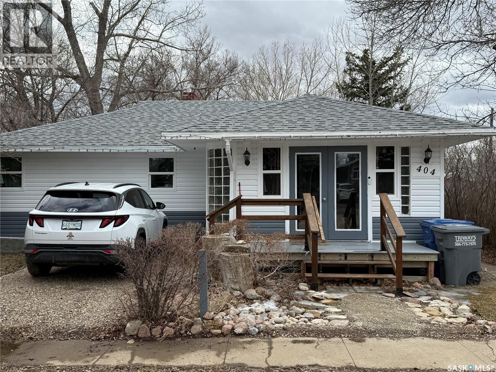 Property Photo:  404 3rd Street N  SK S0N 2T0 