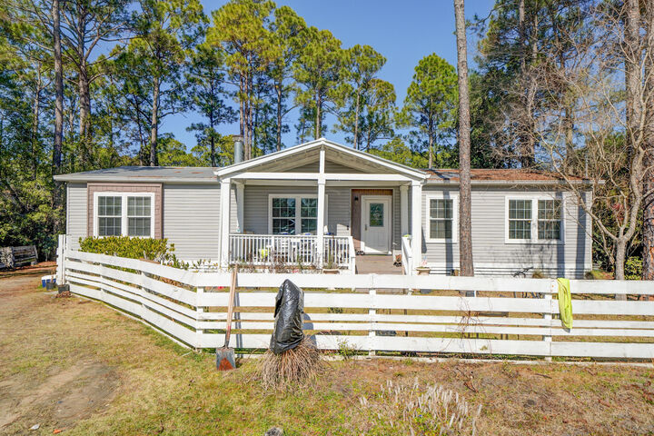 Property Photo: 167 Starlight Lane FL 32459