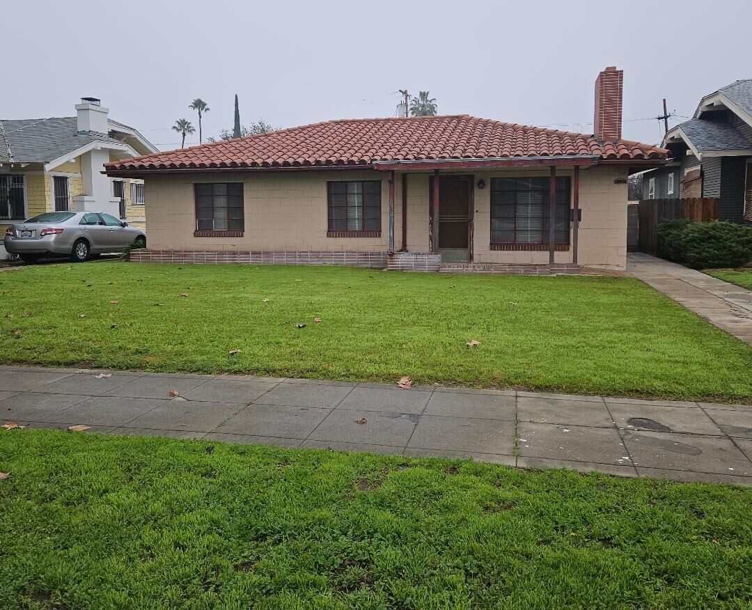 Property Photo: 4151 E Platt Avenue CA 93702