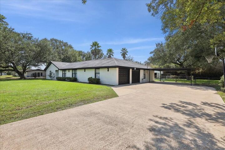 Property Photo:  167 Ridgewood Street  TX 77611 