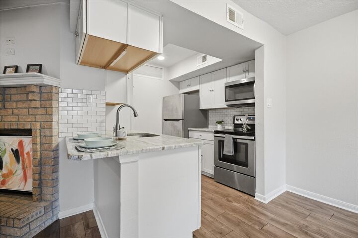 Property Photo:  1500 Bay Area Boulevard 348  TX 77058 