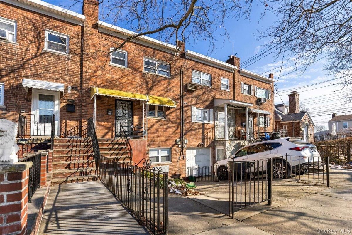 Property Photo:  238A Throggs Neck Boulevard  NY 10465 
