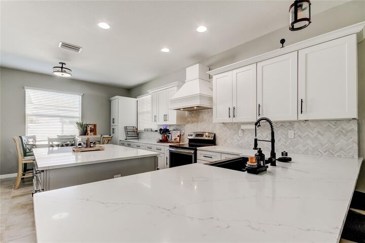 Property Photo:  5647 Fisher Glen Loop  FL 33545 