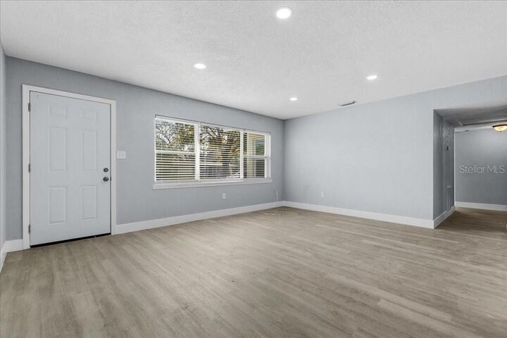 Property Photo: 434 Ventura Avenue FL 32805