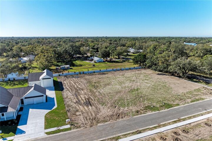 Property Photo:  6605 Paladin Court  FL 34241 