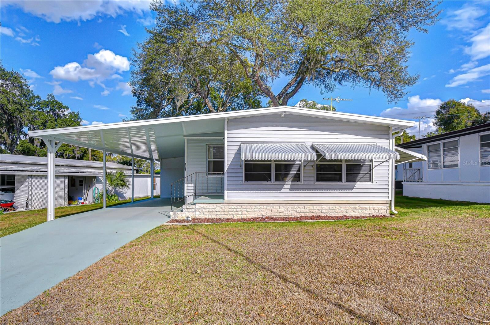 Property Photo: 6128 Ridgewood Drive FL 33542