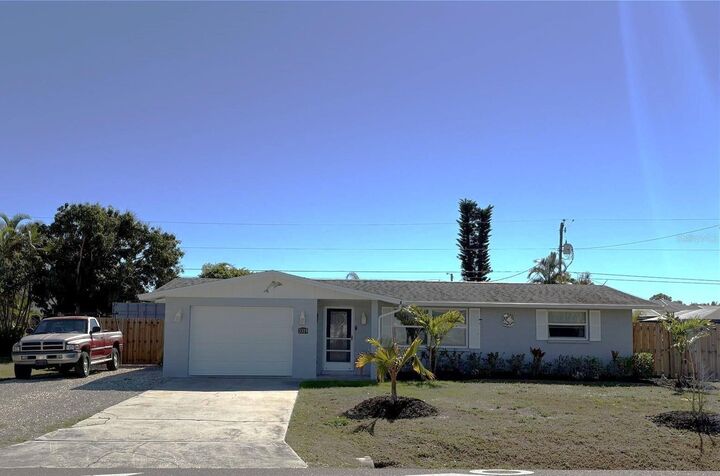 Property Photo:  3319 Shamrock Drive  FL 34293 