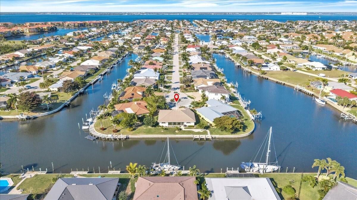Property Photo:  262 Lido Drive  FL 33950 