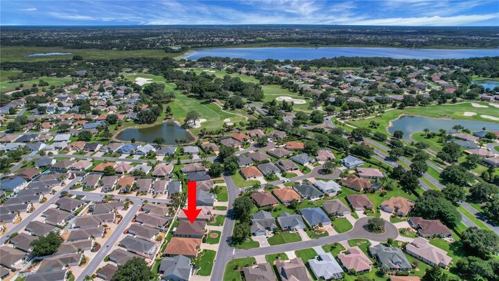 Property Photo: 725 Kingston Way FL 32162