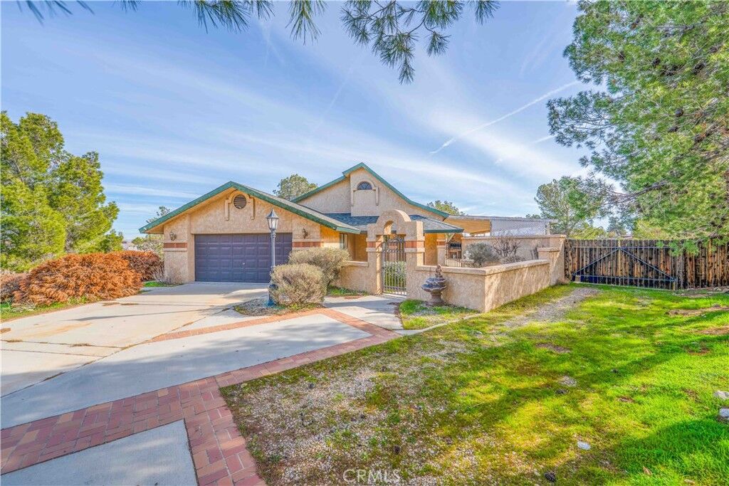 Property Photo:  11815 Ivy  CA 92345 