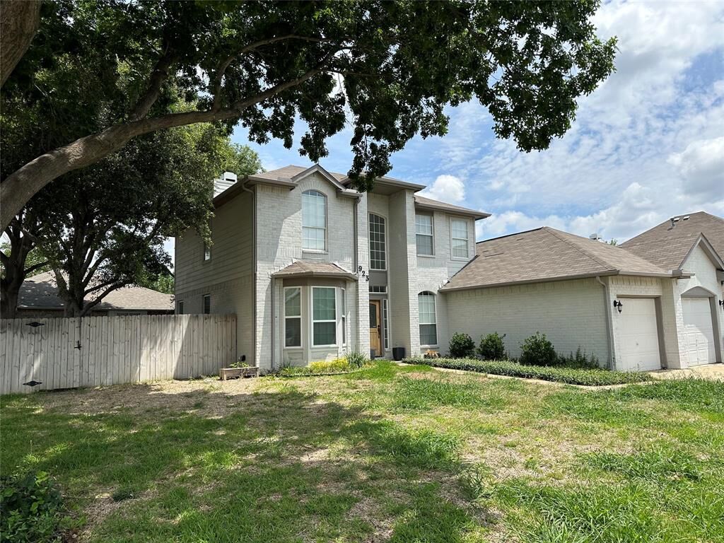 Property Photo:  923 Felicia Lane  TX 76017 