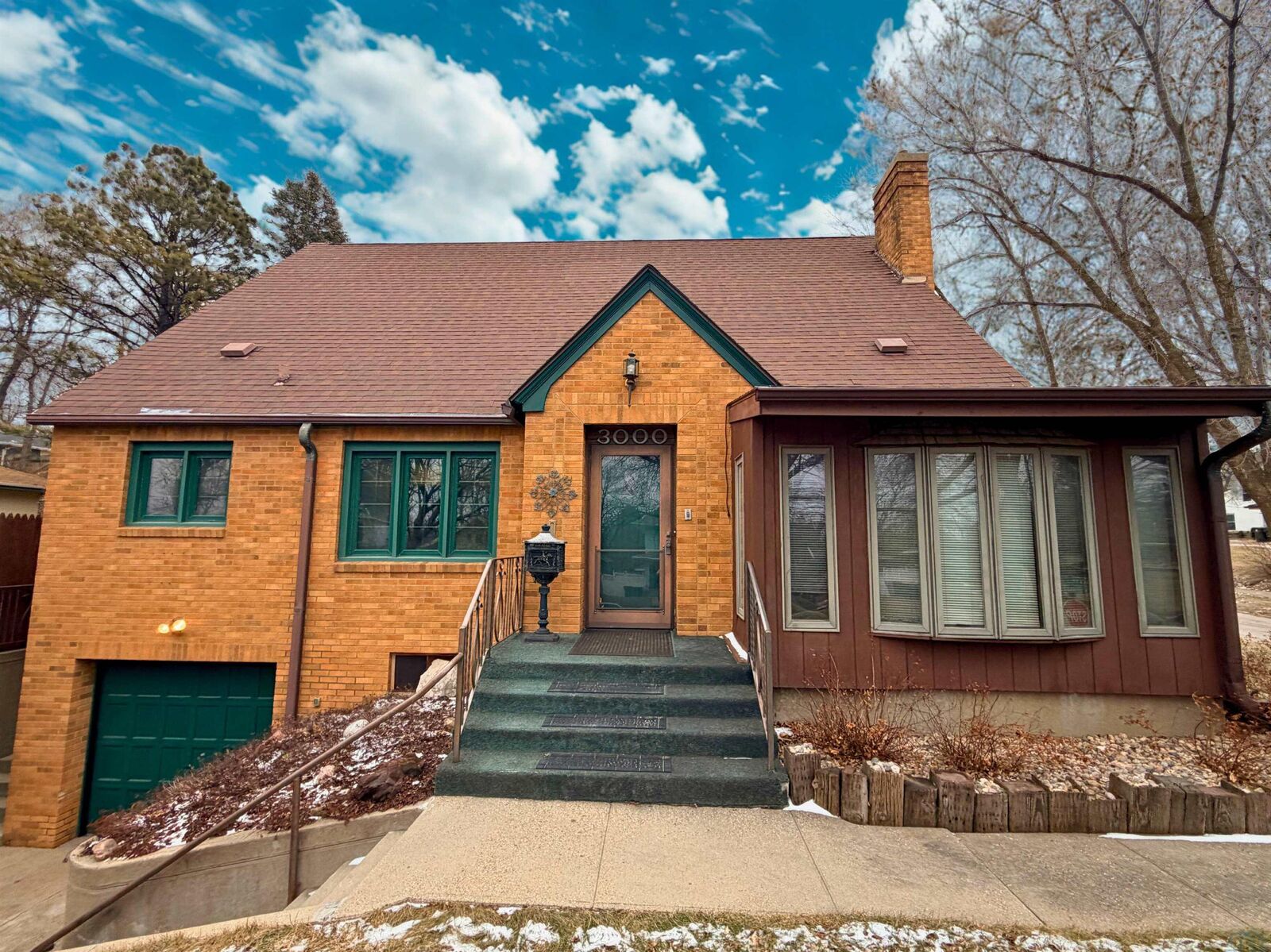 Property Photo:  3000 Nebraska St  IA 51104 