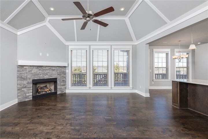 Property Photo: 1720 Sweetbriar Way AR 72719