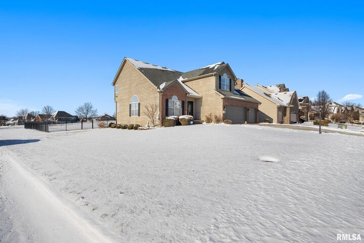 Property Photo: 4815 N Weaverridge Boulevard IL 61615