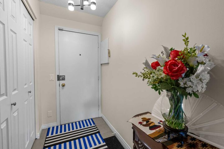 Property Photo: 305 25 Avenue SW 301 AB T2S 0L8