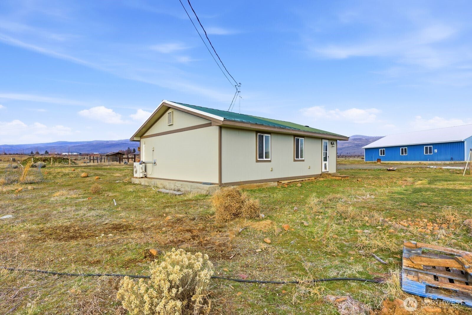 Property Photo:  1083  Frontier Road  WA 98926 