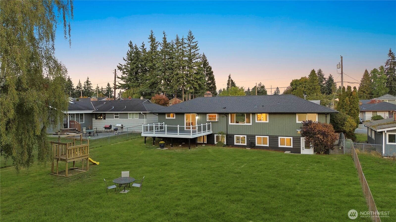 Property Photo:  708  Waverly Avenue  WA 98201 