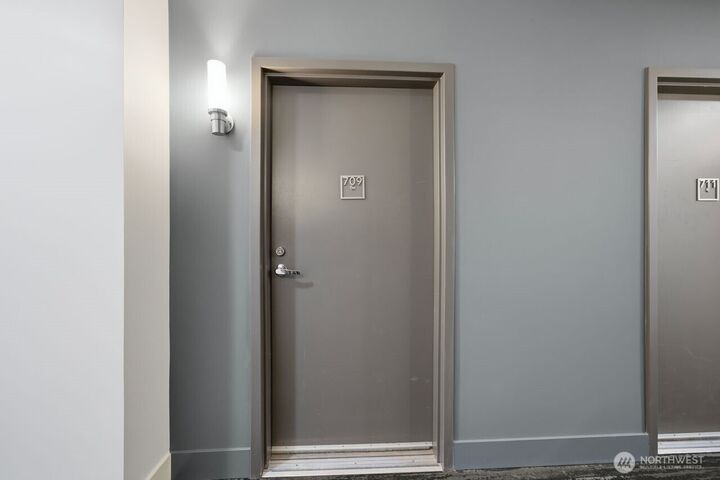 Property Photo:  2911  2nd Avenue 709  WA 98121 