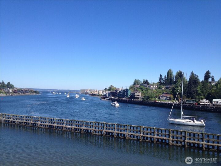 Property Photo:  3510 W Commodore Way  WA 98199 