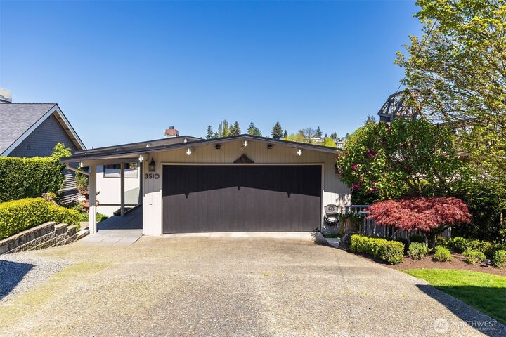 Property Photo:  3510 W Commodore Way  WA 98199 