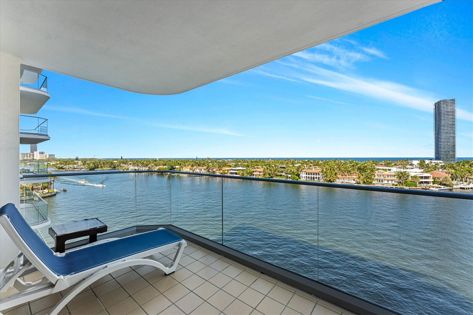 Property Photo:  19707 Turnberry Way 9J  FL 33180 