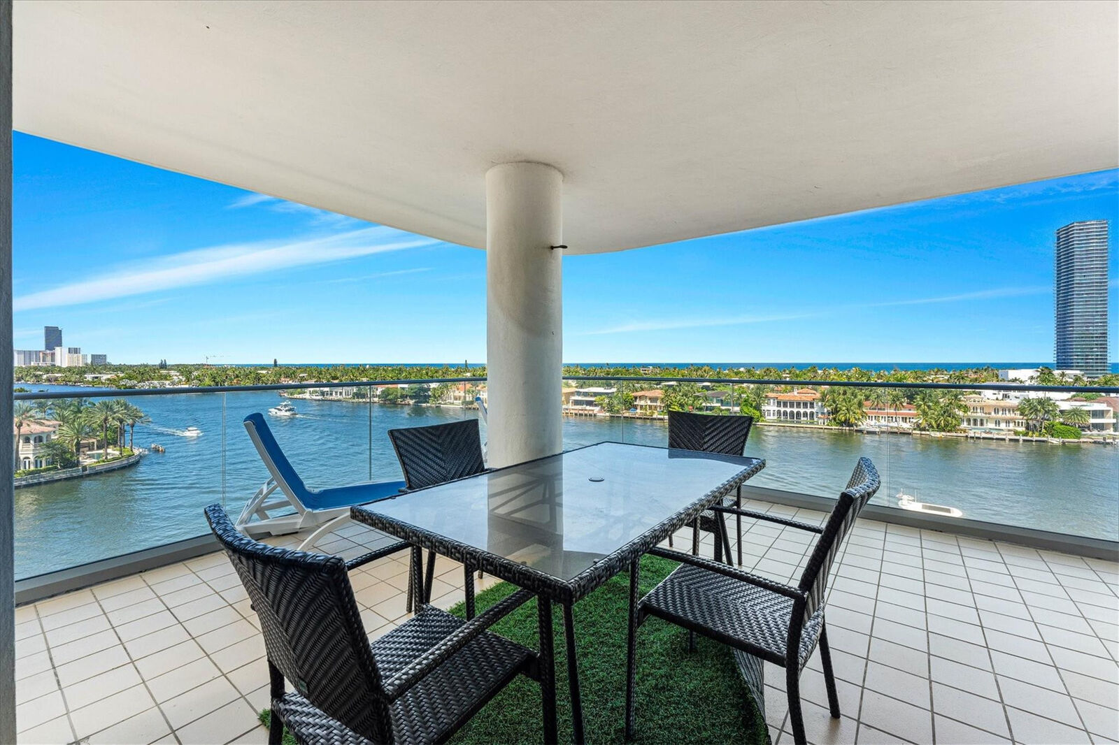 Property Photo:  19707 Turnberry Way 9J  FL 33180 