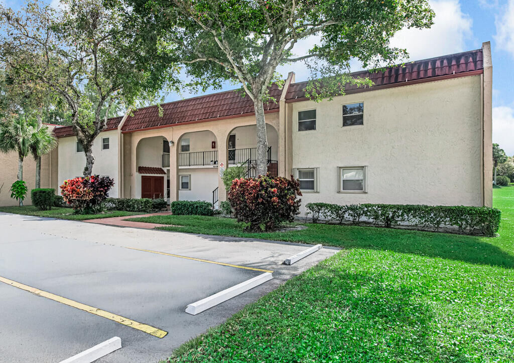 Property Photo: 354 Lake Frances Drive 354 FL 33411
